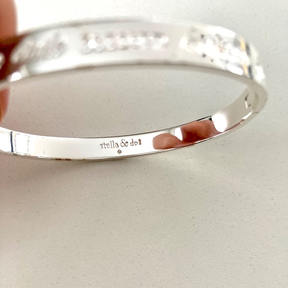 Stella & Dot Inspiration Bangle Blessed - Silver - Picture 2 of 9